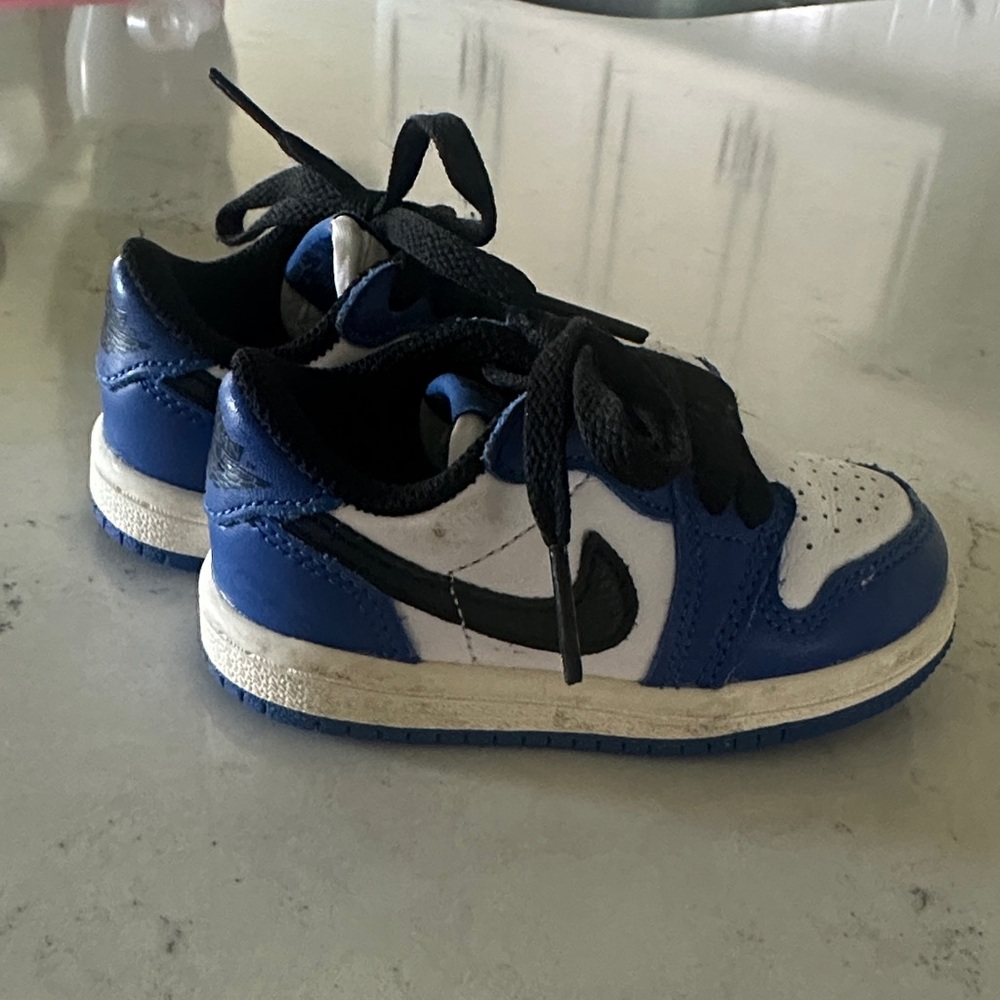 Nike Jordans kids toddler Sneakers in Blue, Black, and White